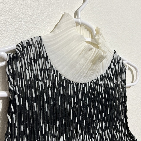 Top - Picture 2 of 5